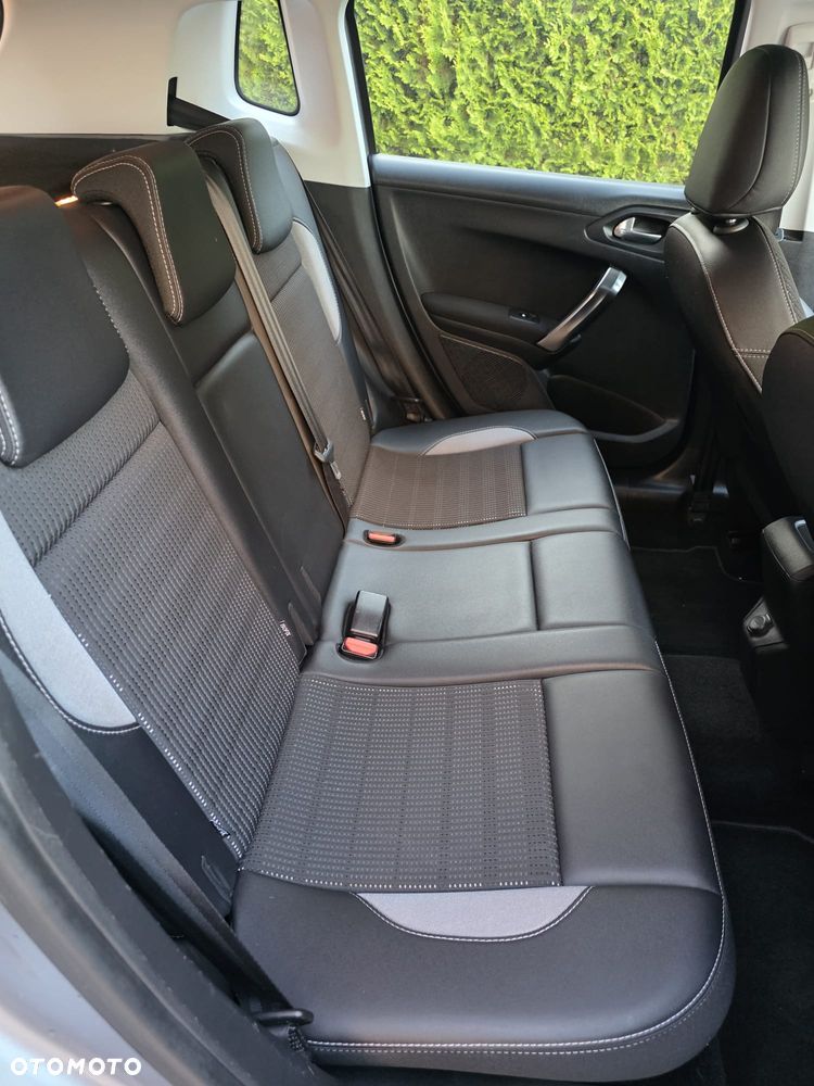 Peugeot 2008 1.2 Pure Tech Allure S&S - 12