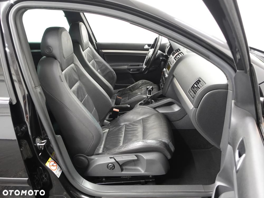 Volkswagen Golf - 25