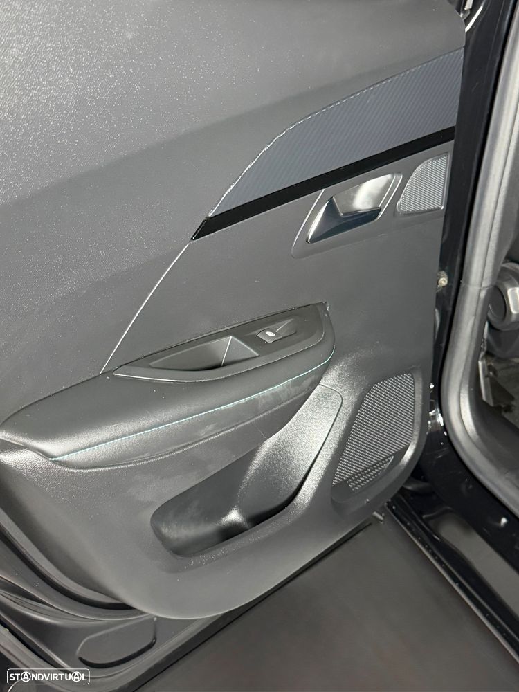 Peugeot 2008 PureTech 130 EAT8 Allure - 19