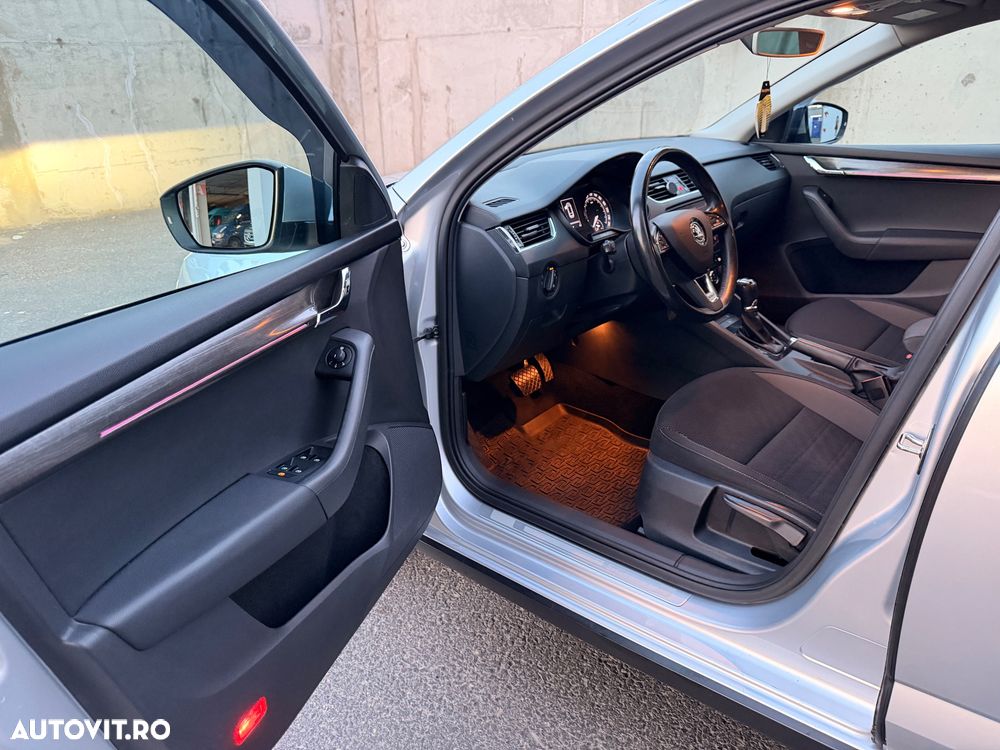 Skoda Octavia 2.0 TDI DSG 4X4 Style - 8