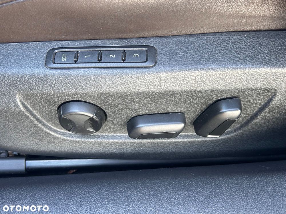 Skoda Superb 2.0 TDI L&K DSG - 25