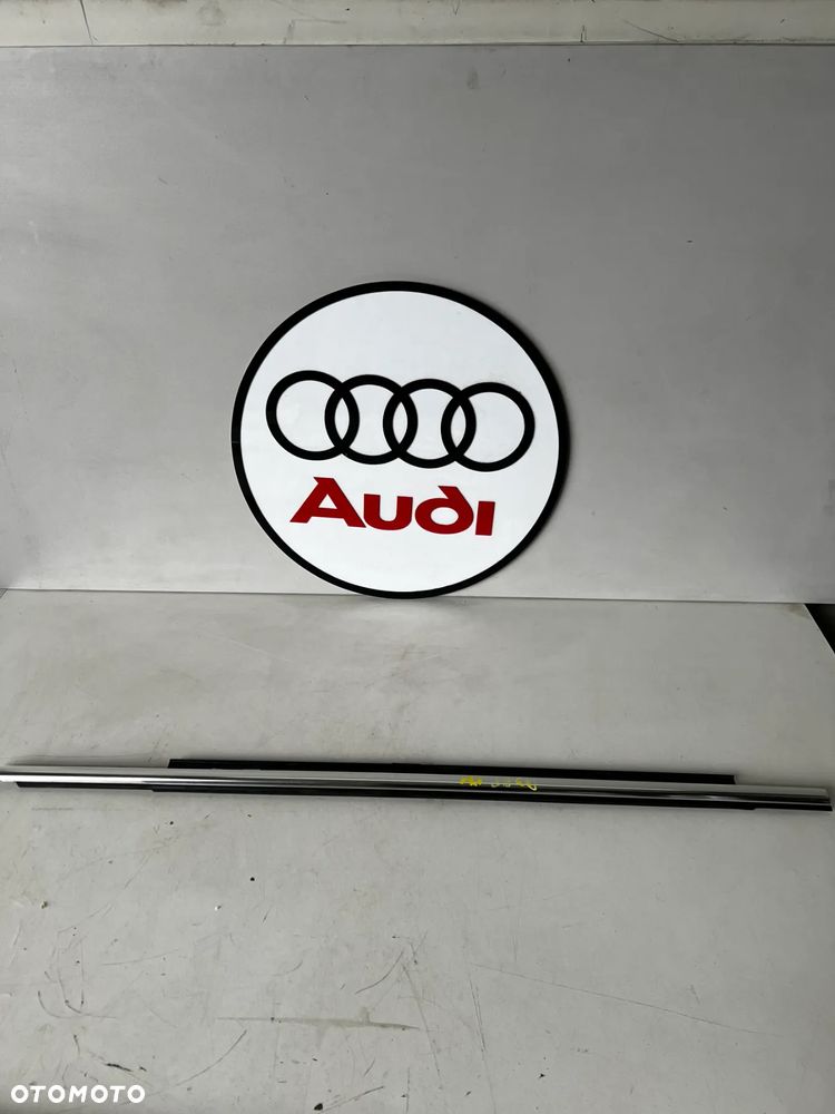 LISTWA DRZWI ZGARNIAJĄCA PRAWY PRZÓD 8U0853284 AUDI Q3 8U - 1