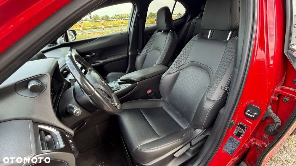 Lexus UX - 25