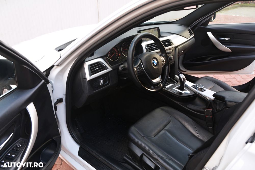 BMW Seria 3 320d Touring Aut. Blue Performance Sport Line - 11