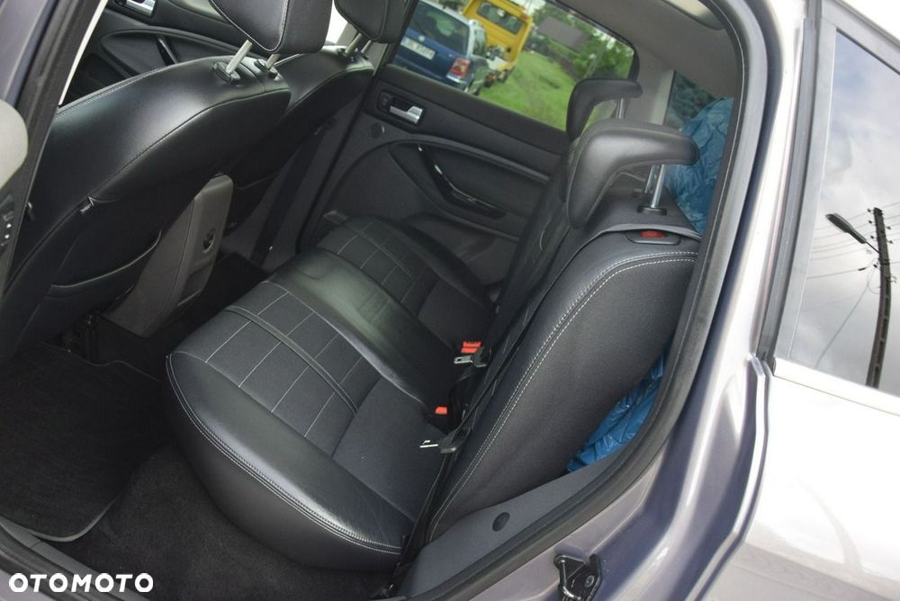 Ford Kuga 2.0 TDCi 4x4 Titanium - 27