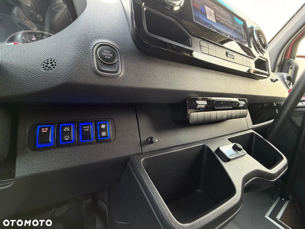 Mercedes-Benz Sprinter 519 - 25