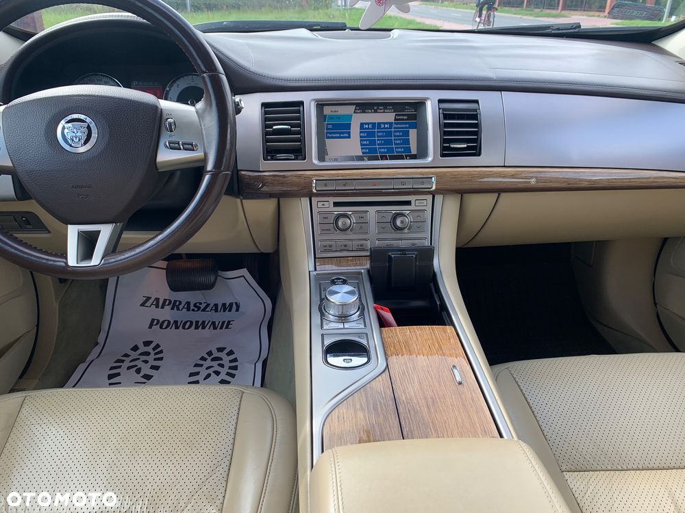 Jaguar XF 2.7 V6 Premium Luxury - 17