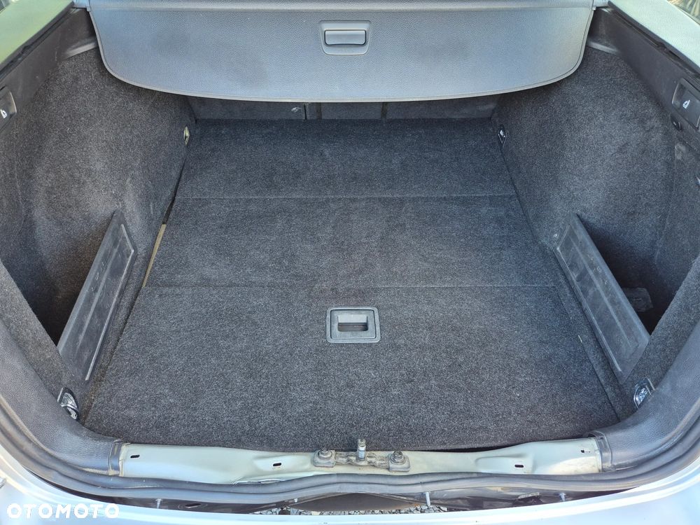 Volkswagen Passat 2.0 TDI Highline - 35