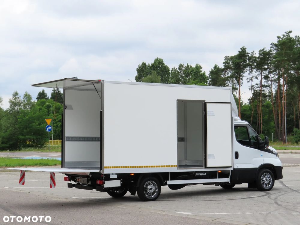 Iveco Daily 35S18 3.0 HPI 180 KM POWER Kontener+ WINDA BÄR 750 Kg 8.E.Palet 4270 mm Długi Boczne Drzwi Rozstaw Osi 4100 mm Ładowność 905 Kg GWARANCJA PRODUCENTA Stan Jak Nowy Gotowy Dostępny POLECAM - 20
