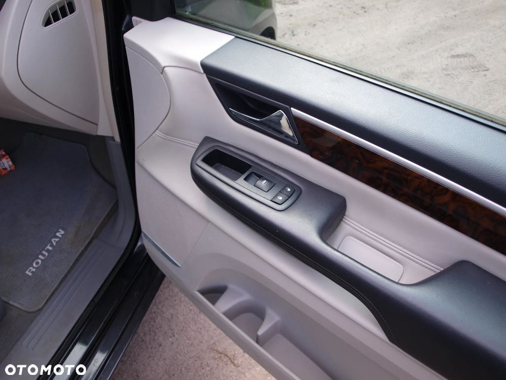 Volkswagen Routan - 25