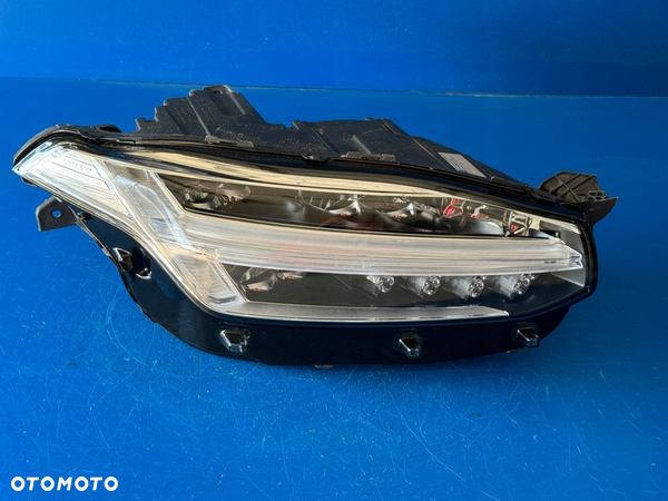 PRAWY FULL LED VOLVO XC90 LIFT HIGH BDB EUROPA