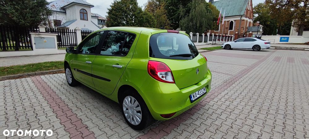 Renault Clio 1.2 16V Authentique - 11
