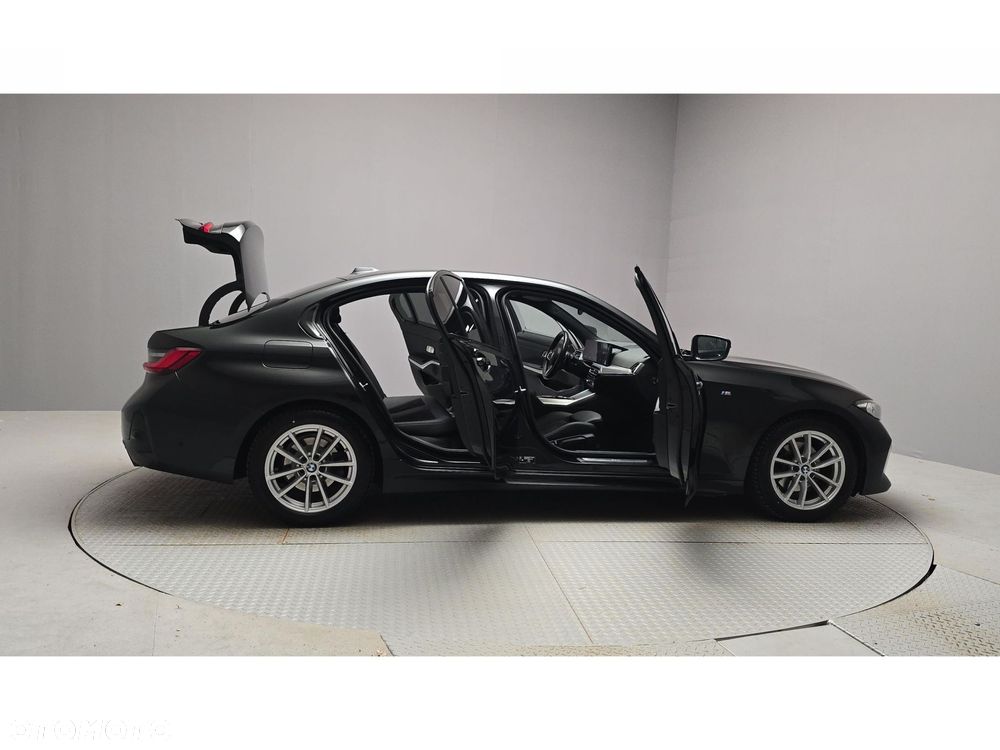BMW Seria 3 320d xDrive mHEV M Sport - 13
