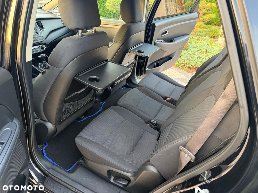 Kia Carens 1.7 CRDi L 7os - 6
