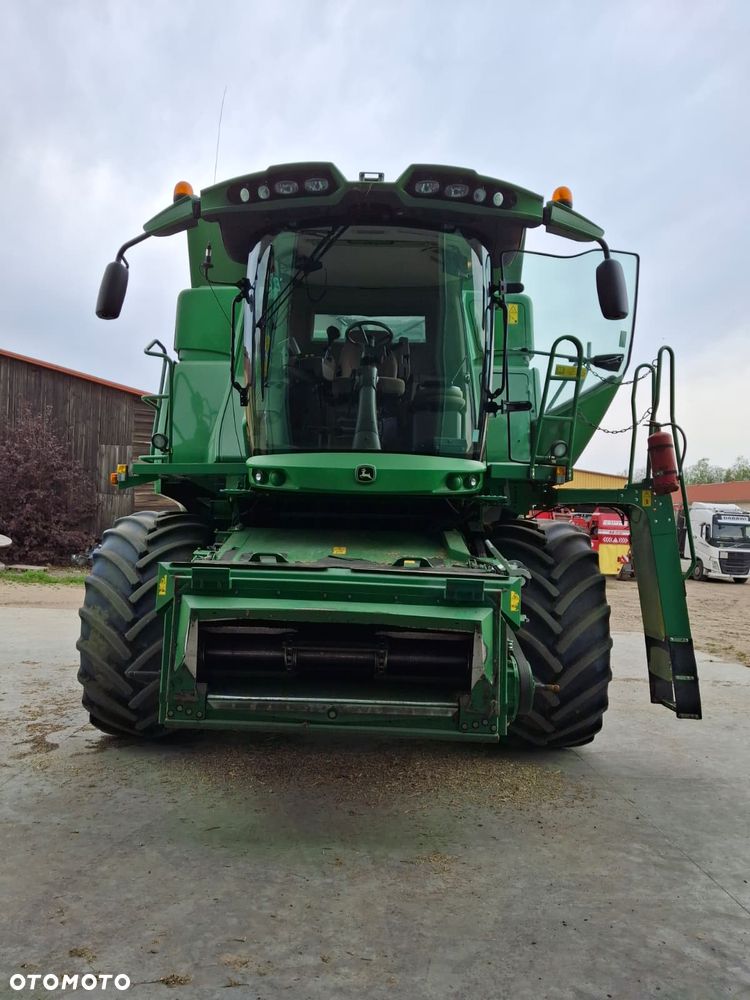 John Deere T670 - 8