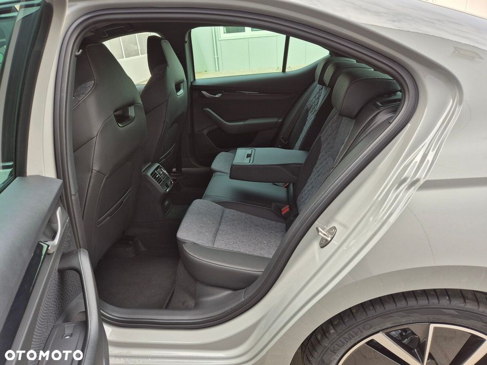 Skoda Octavia 2.0 TDI Sportline DSG - 18