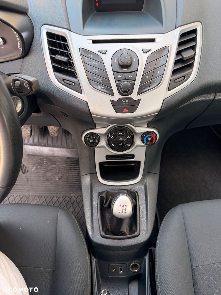 Ford Fiesta 1.25 Ambiente EU5 - 6
