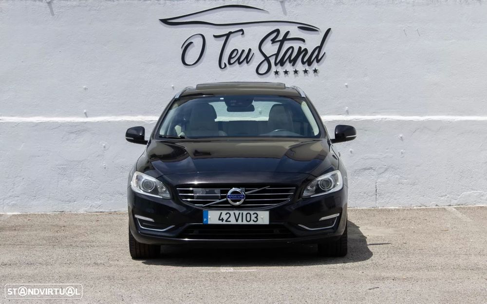 Volvo V60 D6 Plug-In-Hybrid AWD Geartronic Momentum — fotografia 3