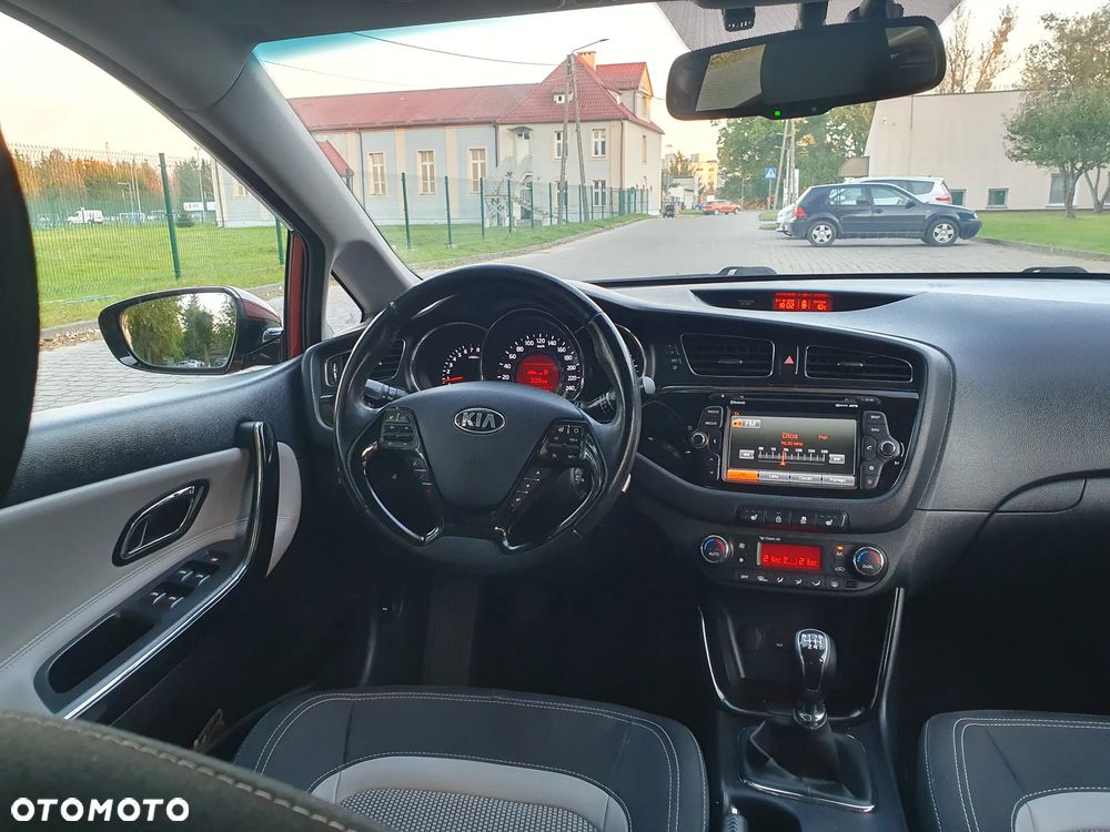 Kia Ceed 1.6 GDI SW Dream Team Edition - 7