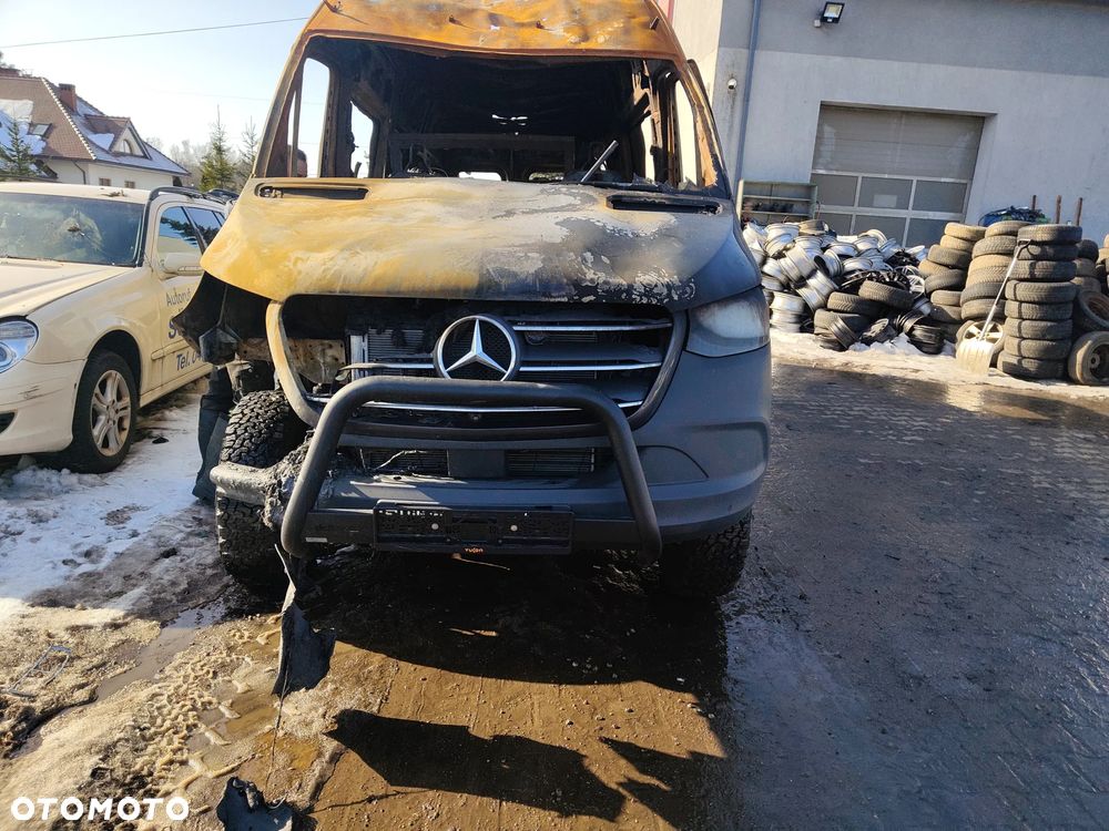 Mercedes-Benz YUCON - 1