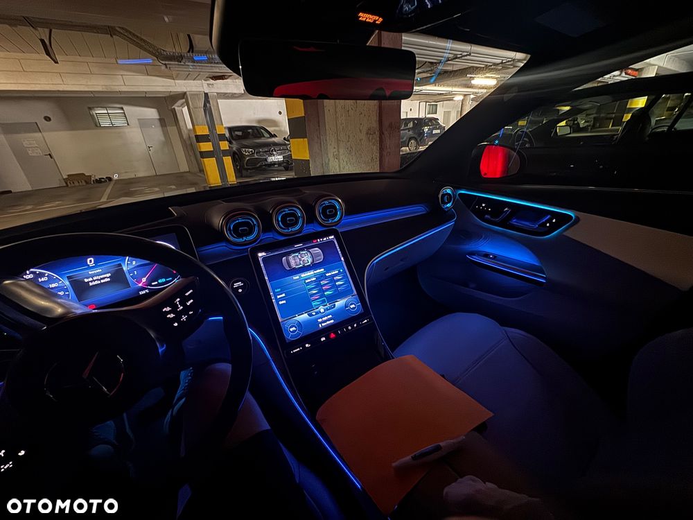 Mercedes-Benz Klasa C 300 4Matic 9G-TRONIC Avantgarde - 32