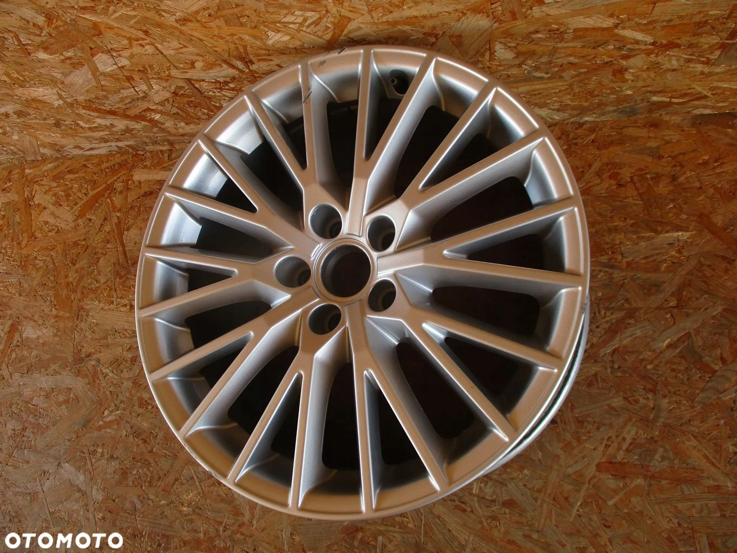 FELGA ALUMINIOWA AUDI TT 8S 8,5Jx18 ET50 5x112 - 3