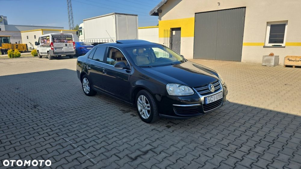 Volkswagen Jetta - 1