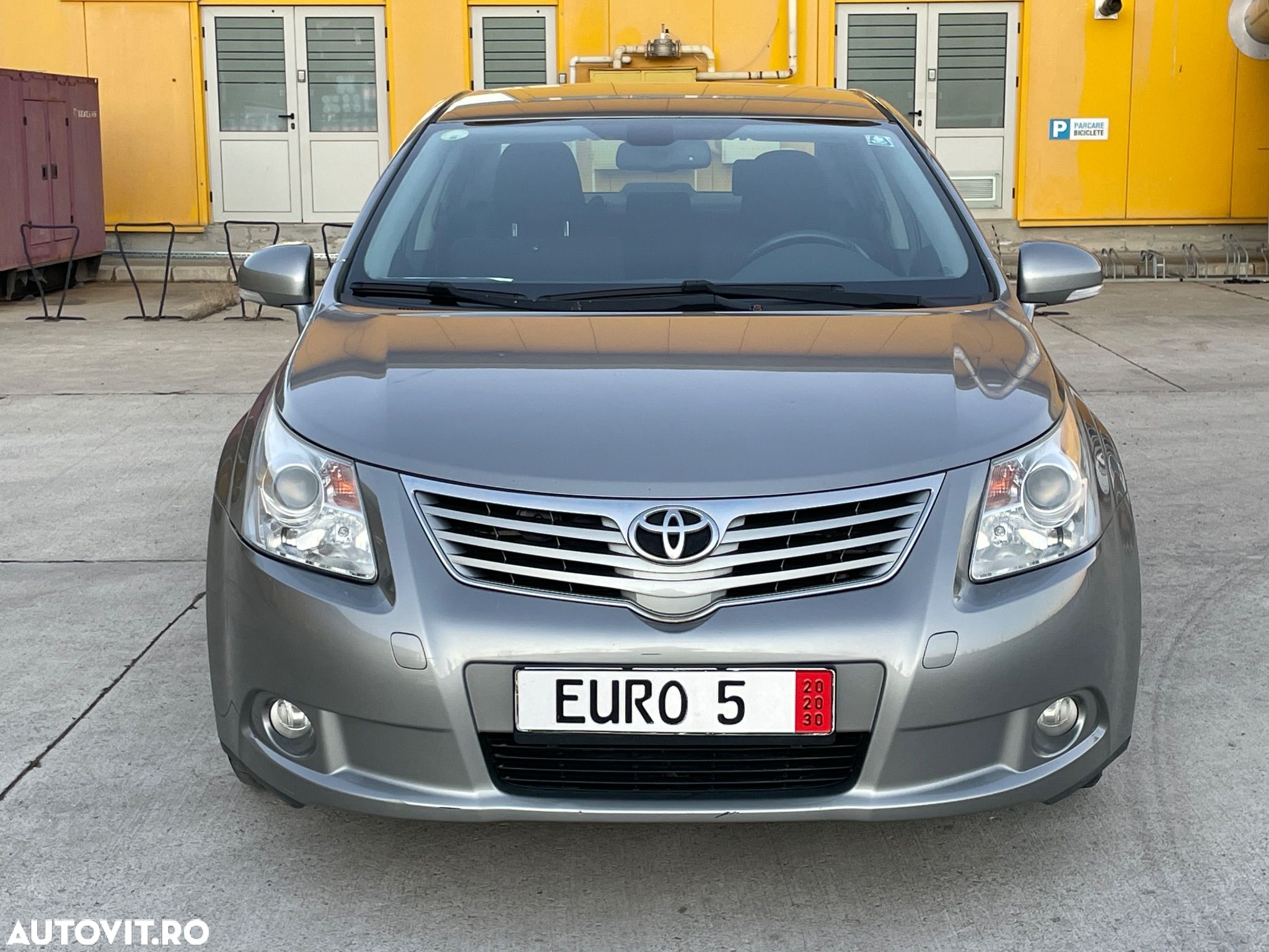 Toyota Avensis - 1
