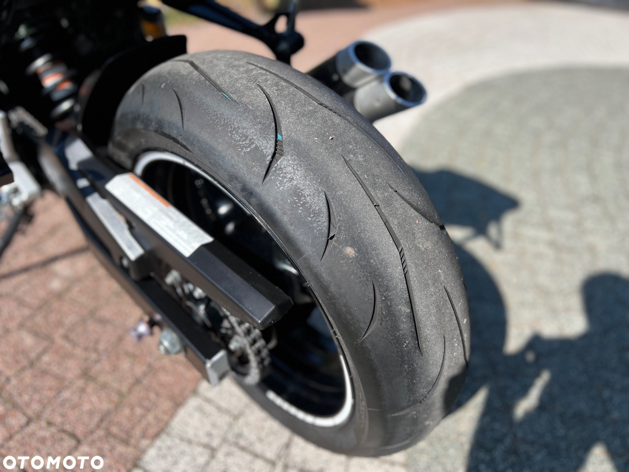 Suzuki GSR - 21