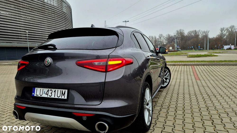 Alfa Romeo Stelvio 2.0 Turbo 16V AT8-Q4 Ti - 31