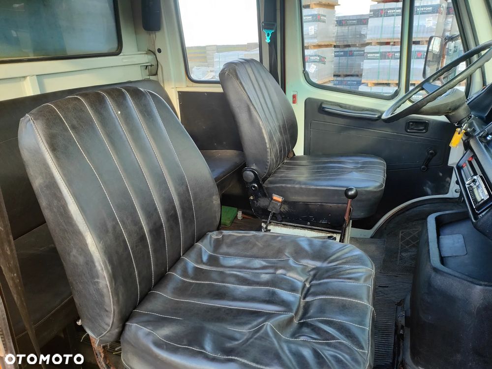 Mercedes-Benz 310 - 3