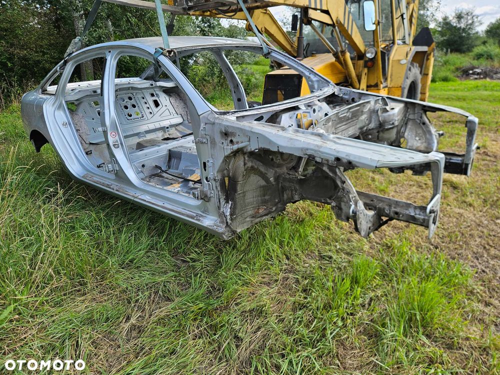 Błotnik Ćwiartka LY7W Poszycie Słupek Próg Podłużnica Dach Audi A6 C6 Sedan - 14