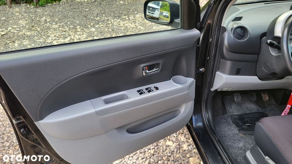 Daihatsu Sirion 1.3 - 13