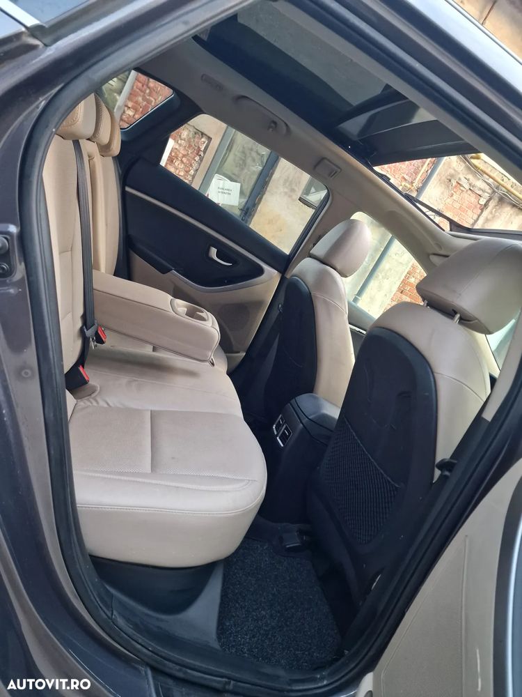 Hyundai i30 Kombi 1.6 CRDI DCT Premium - 12