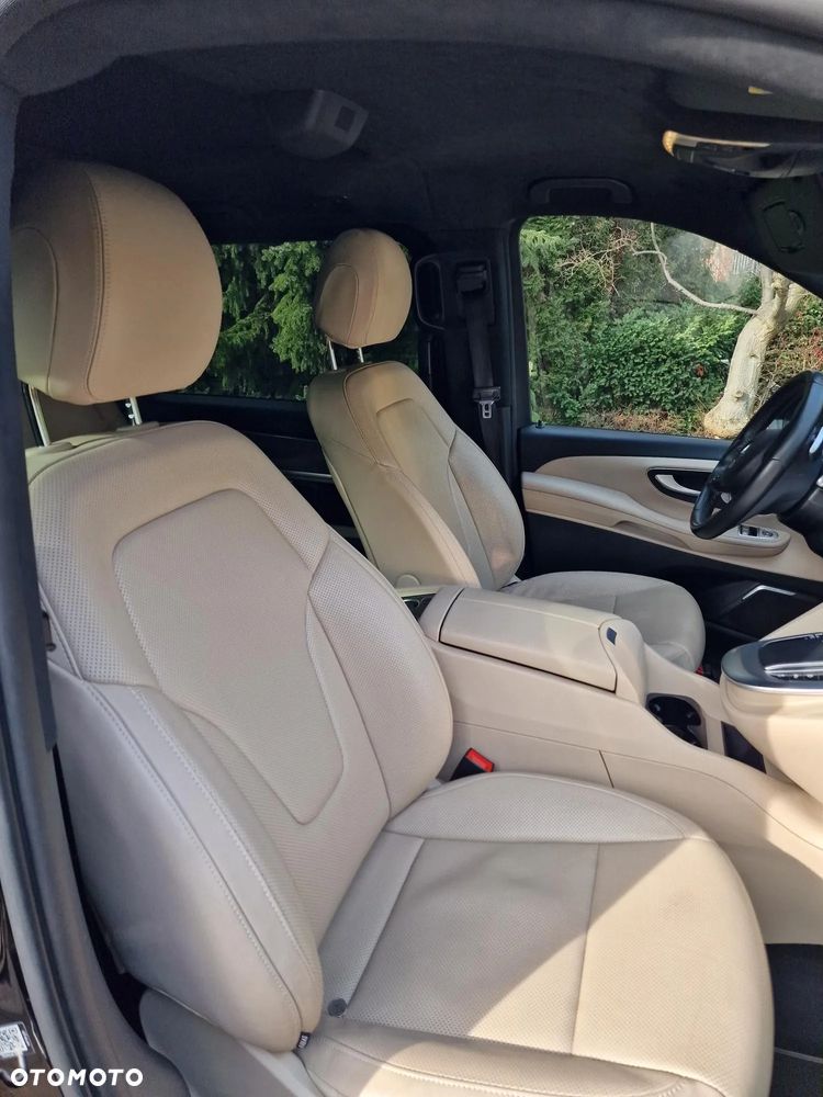 Mercedes-Benz Klasa V - 12