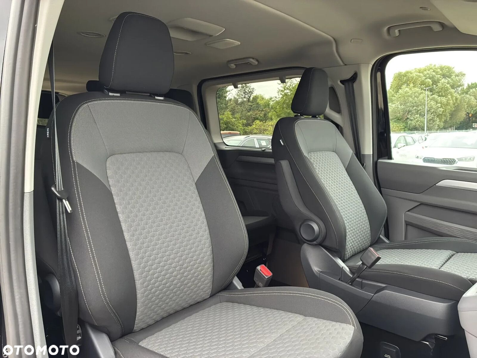 Volkswagen Caravelle - 16