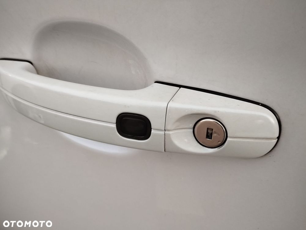 Ford Kuga 2.0 TDCi 2x4 Titanium - 20