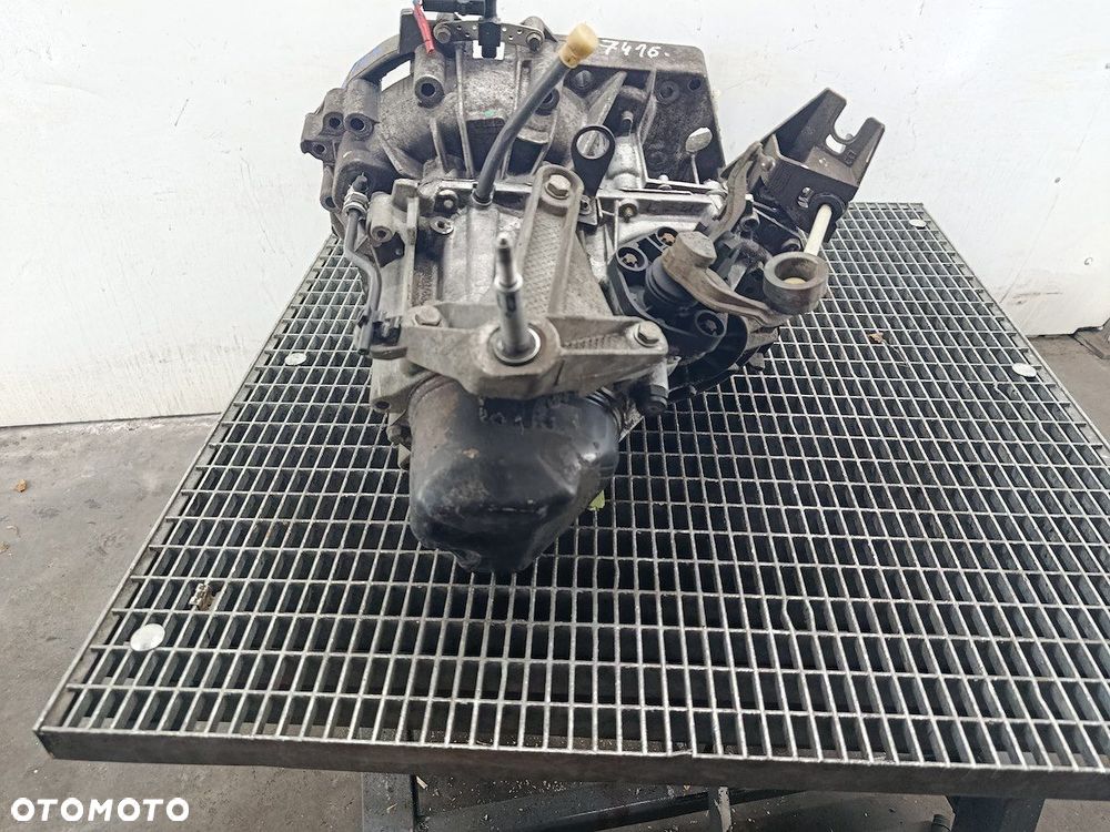 SKRZYNIA BIEGÓW MANUALNA 5 RENAULT SCENIC II JR5104 1.6 16V - 4