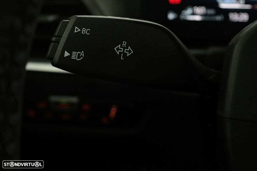 BMW 330 e Pack Desportivo M Auto - 19