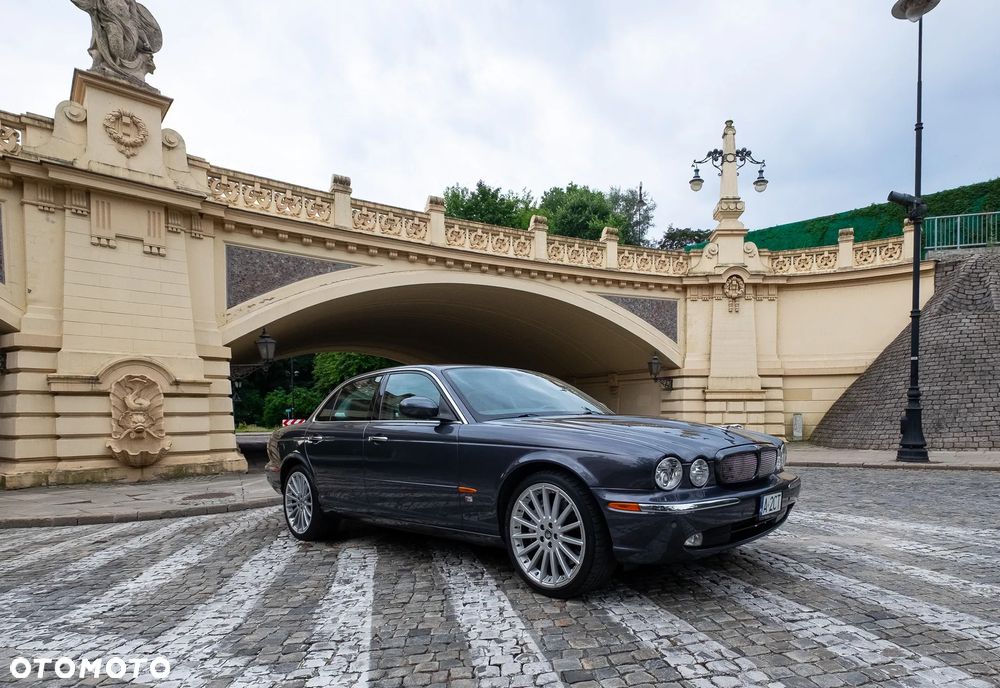 Jaguar XJR 4.2 - 1