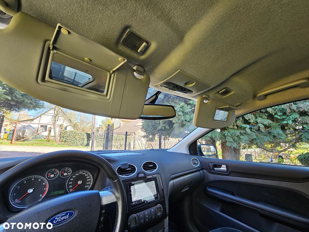 Ford Focus 2.0 Ghia - 16