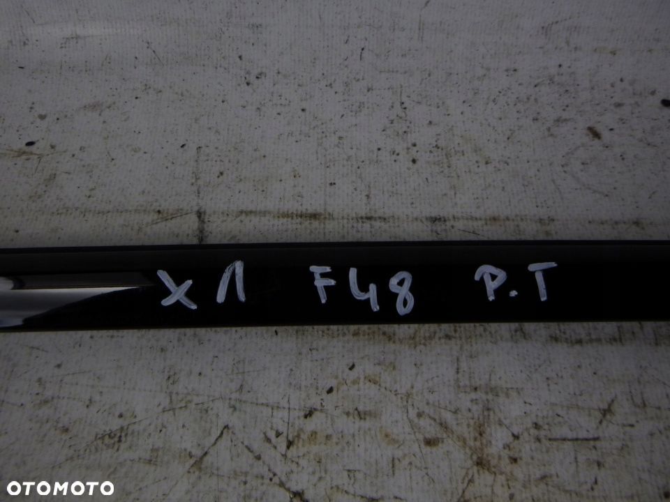 BMW X1 F48 LISTWA DRZWI PRAWY TYŁ PARAPET - 2