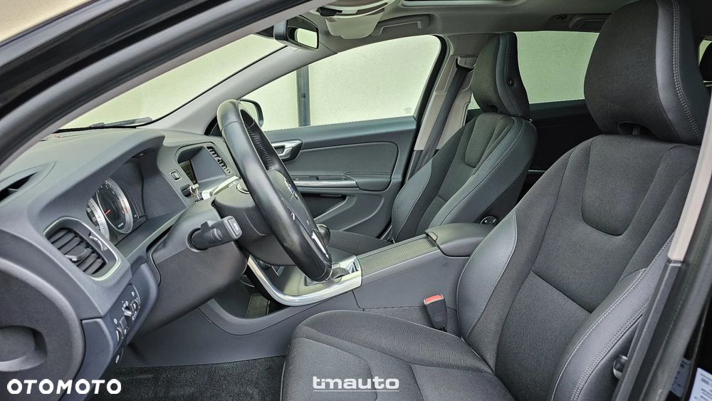 Volvo V60 T4 Momentum - 28