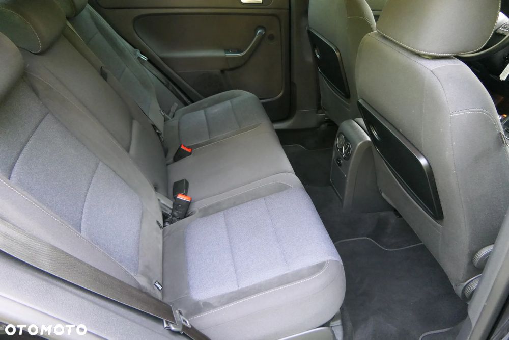 Volkswagen Golf Plus 1.6 TDI DPF Style - 21