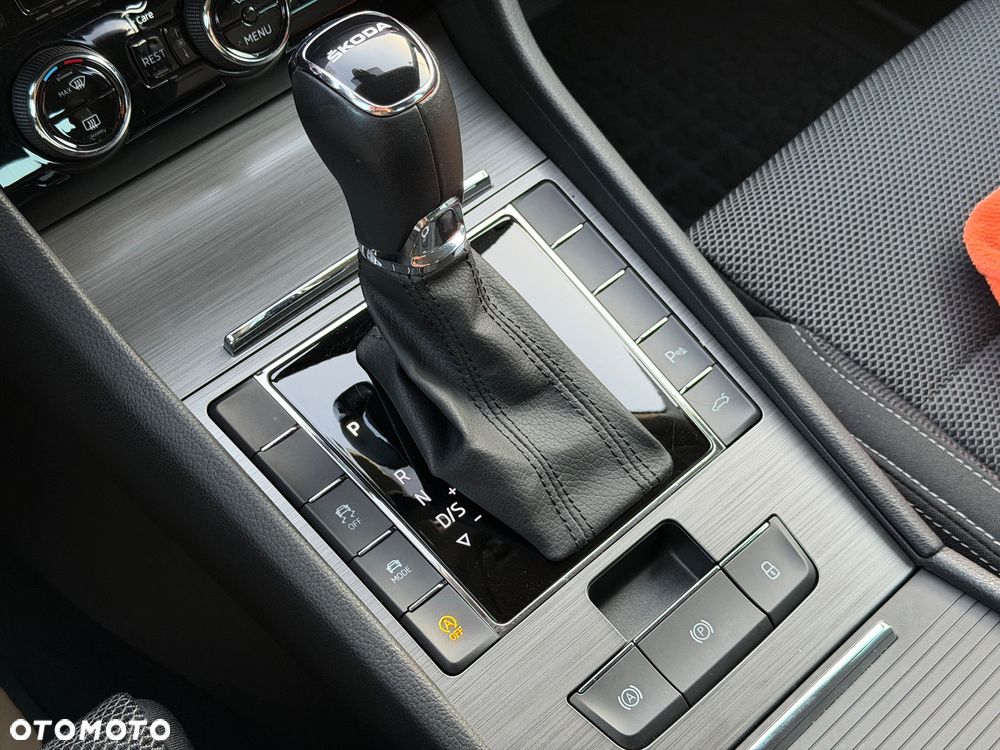 Skoda Superb 2.0 TDI SCR Style DSG - 25