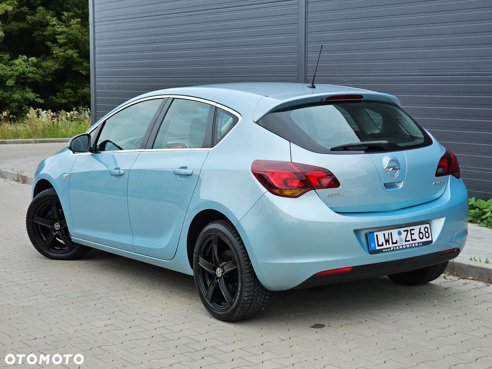 Opel Astra 1.4 ecoFLEX Cosmo - 2