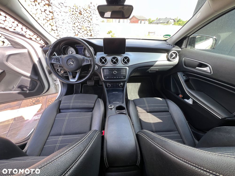 Mercedes-Benz GLA 200 7G-DCT StreetStyle - 2