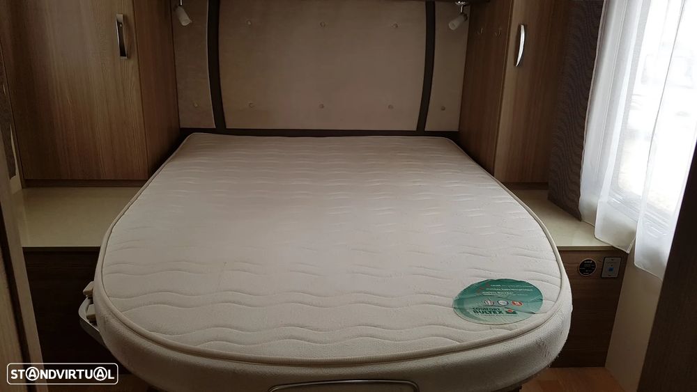 Rapido Serie 8F 891F Cama Central - 13