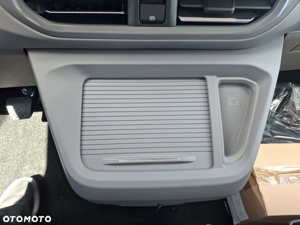 Volkswagen Caravelle - 35