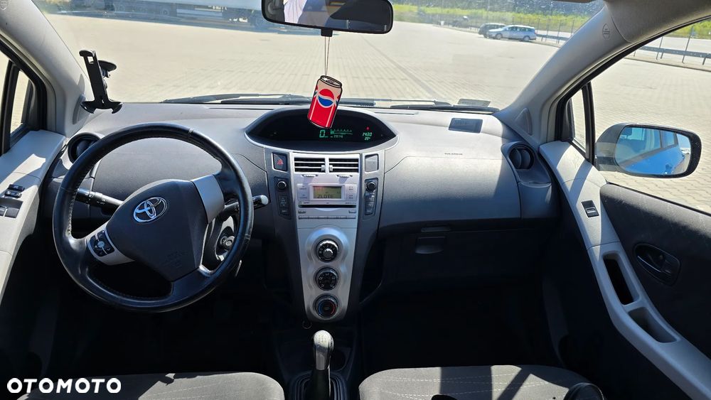 Toyota Yaris - 12